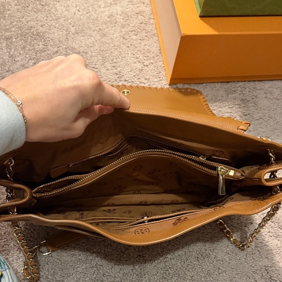 Tory Burch Brown Leather Shoulder Bag with Gold Chain - Picture 3 of 4